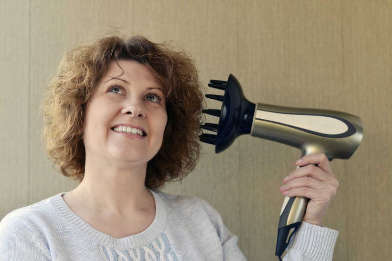 Top 5 Key Features to Look for When Buying a Hair Dryer in 2025
